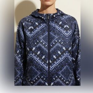 NANETTE  LEPORE BLUE BATIK WINDBREAKER JACKET MED